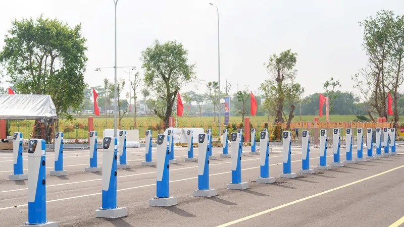 3 lý do giúp xe máy điện VinFast tăng tốc toàn diện: 60.000 tủ đổi pin, nạp pin siêu nhanh, chi phí “bằng 0”