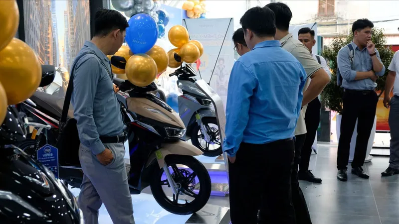 VinFast khai trương 66 đại lý xe máy điện mới trong 1 ngày, lần đầu ra mắt mô hình showroom cao cấp EV-Zone