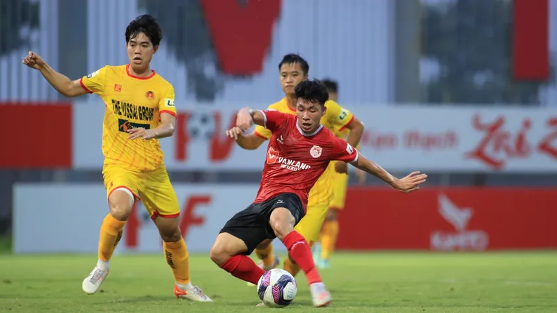 CAND và Phố Hiến đã chia điểm với trận hòa 2-2 ở lượt đi. ẢNH: MINH HOÀNG