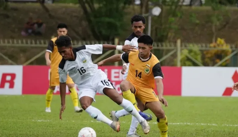 Brunei (áo vàng) gần như chắc suất dự vòng bảng AFF Cup 2022. ẢNH: AFF