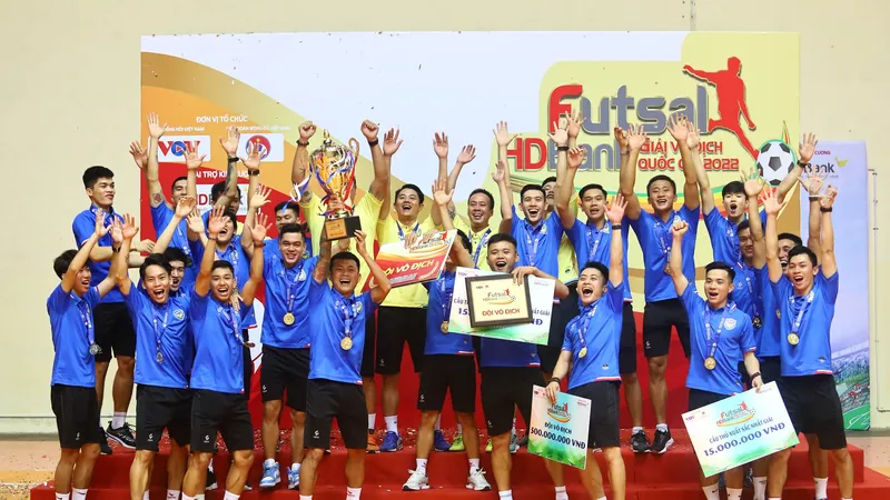 Danh hiệu VĐQG giúp Sahako FC có 2 gương mặt vào tốp 5 ở hạng mục QBV futsal Việt Nam 2022 là Khổng Đình Hùng và Lâm Tấn Phát