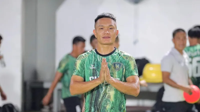 Cựu tuyển thủ Lê Quang Hùng được VFF trao cơ hội được trở lại với bóng đá chuyên nghiệp