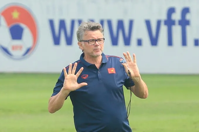 HLV Philippe Troussier dựa vào phong độ của cầu thủ để triệu tập lên đội tuyển quốc gia.