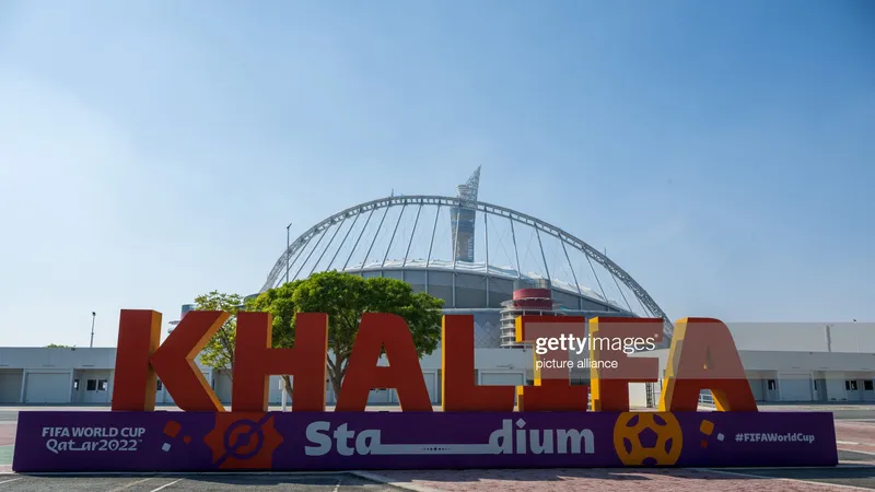 "Mặt tiền" của sân Khalifa ở World Cup 2022, một trong 8 sân được Qatar chọn tổ chức Asian Cup 2023. 
