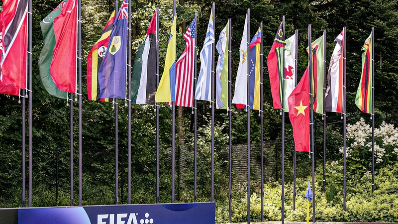 FIFA treo cờ rủ để tưởng nhớ cố cầu thủ Võ Minh Hiếu. ẢNH: FIFA 