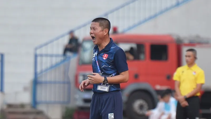 HLV Chu Đình Nghiêm có kinh nghiệm ở đấu trường AFC Cup. ẢNH: MINH HOÀNG 
