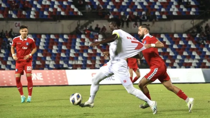 Nỗ lực của đội trưởng Joseph Mpande không thể giúp Hải Phòng thoát thua. ẢNH: AFC 