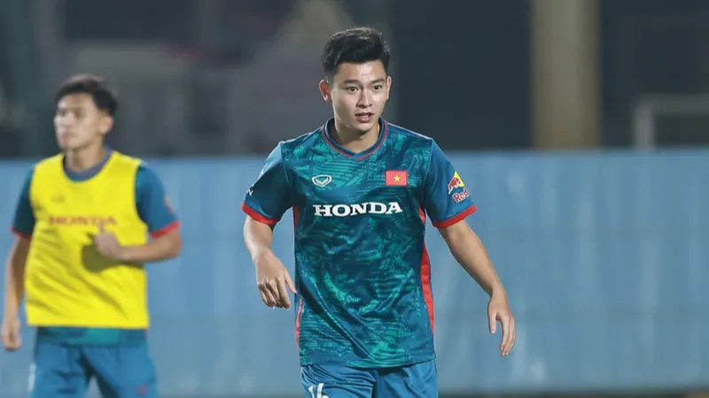 Trung vệ Phan Tuấn Tài đứng trước cơ hội đá chính cho đội tuyển Việt Nam ở vòng loại World Cup 2026. 