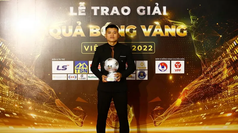 Ở tuổi 34, Quả bóng bạc futsal Việt Nam 2022 Khổng Định Hùng sẽ "xuất ngoại" sang Thái Lan thi đấu. 