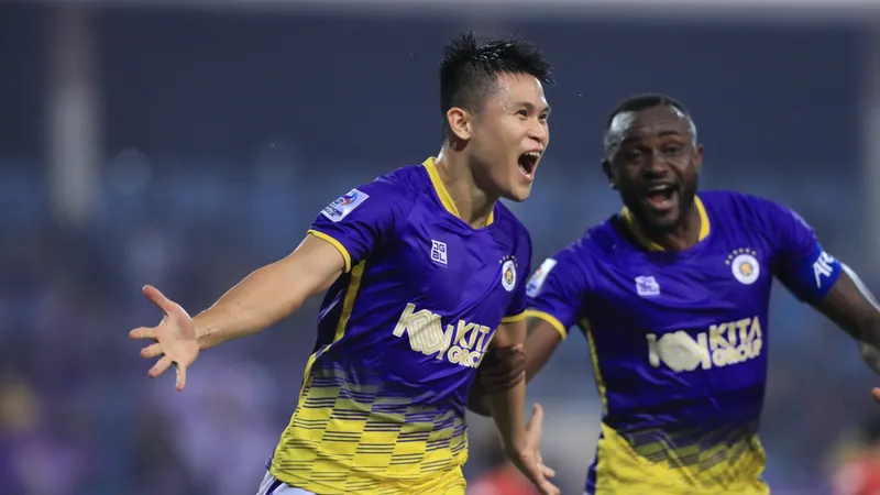Niềm vui của Phạm Tuấn Hải với bàn thắng thứ 4 ở AFC Champions League 2023-24. ẢNH: MINH HOÀNG 