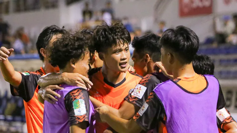 Niềm vui của các cầu thủ Bà Rịa-Vũng Tàu. 