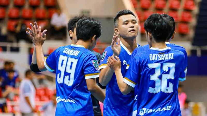 Khổng Đình Hùng ghi bàn thắng thứ 2 ở Giải futsal hạng Nhất Thái Lan 2023-2024. 