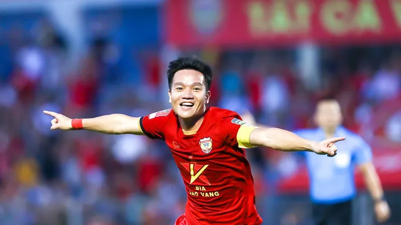 Cựu tuyển thủ Đinh Thanh Trung bị VFF tạm đình chỉ thi đấu vì bị cơ quan chức năng bắt giữ do sử dụng chất cấm. 