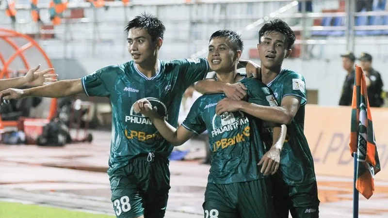 Niềm vui của các cầu thủ PĐ.Ninh Bình. ẢNH: CLB 