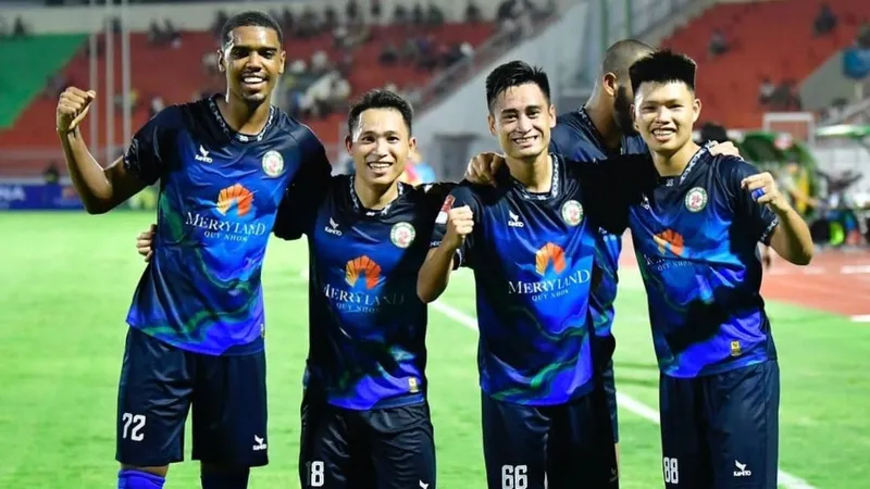Niềm vui của các cầu thủ Bình Định khi thắng Quảng Nam. 