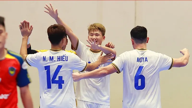Niềm vui của các cầu thủ Thái Sơn Bắc. ẢNH: ANH TRẦN 
