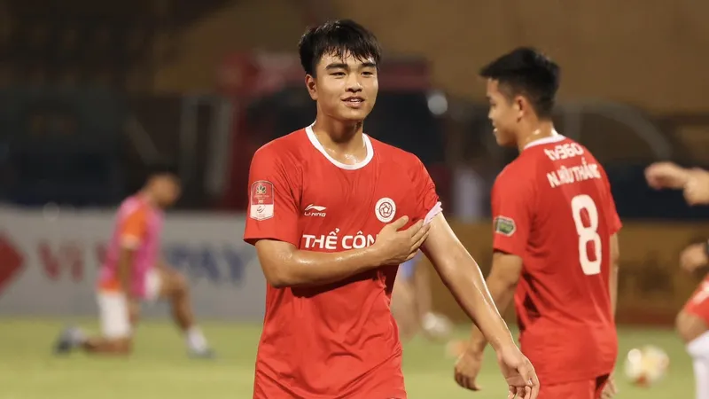 Đội trưởng Nguyễn Công Phương của U19 Việt Nam tham dự kỳ thi tốt nghiệp THPT năm 2024. 