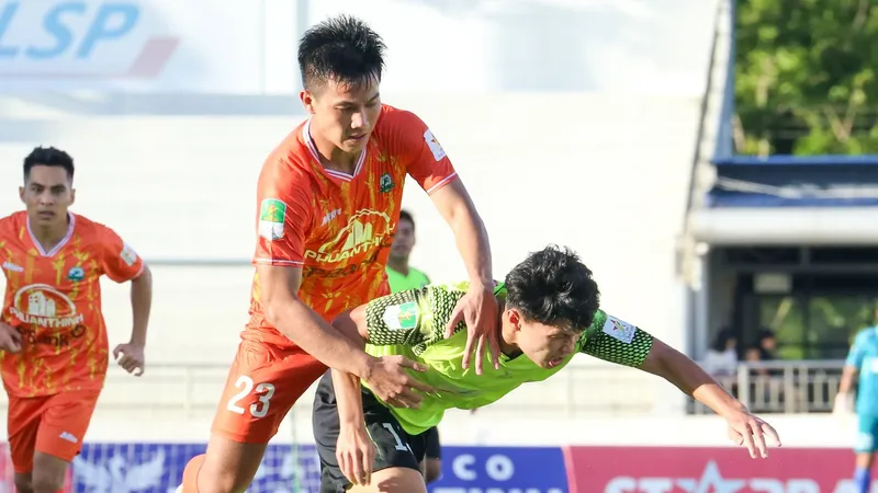 Các cầu thủ PĐ.Ninh Bình đón nhận thất bại 2-4 trên sân nhà của BR-VT tại ngày hạ màn Giải hạng Nhất quốc gia 2023-2024. 