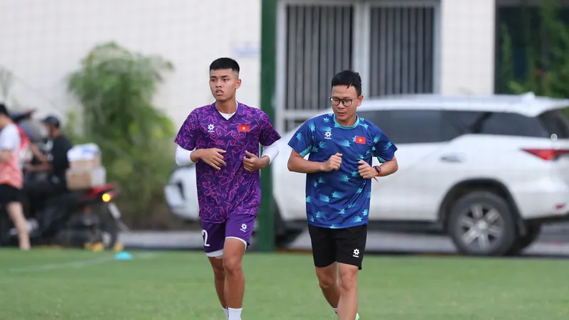 Trung vệ Lê Nguyên Hoàng tạm chia tay U19 Việt Nam. ẢNH: HẢI HOÀNG 