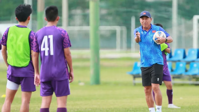 U19 Việt Nam chuẩn bị kỹ những tình huống VAR có thể xảy ra tại Giải U19 Đông Nam Á 2024. ẢNH: TÂM HÀ 