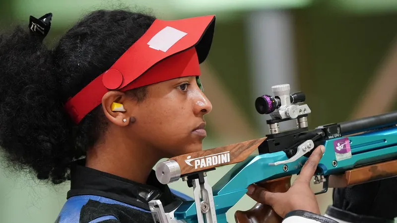 Nữ xạ thủ Luna Solomon của Đoàn Thể thao dành cho Người tị nạn sắp tham dự Olympic Paris 2024. ẢNH: GETTY IMAGE 