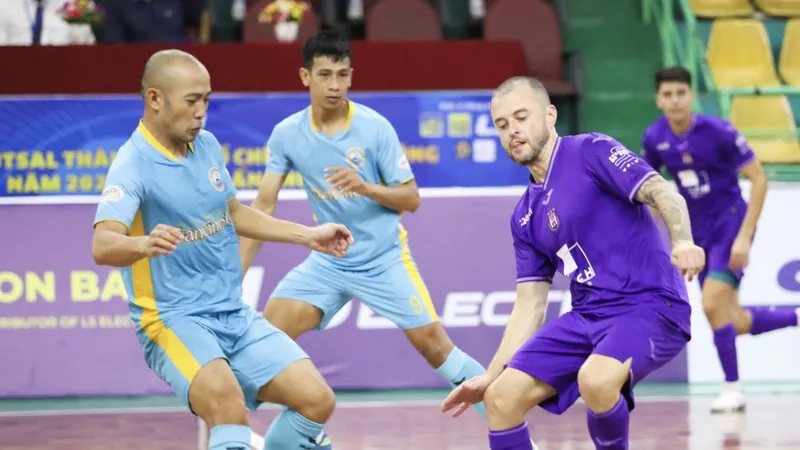 Anderlecht (áo tím) ghi đến 12 bàn thắng vào lưới Khánh Hòa. ẢNH: ANH TRẦN 