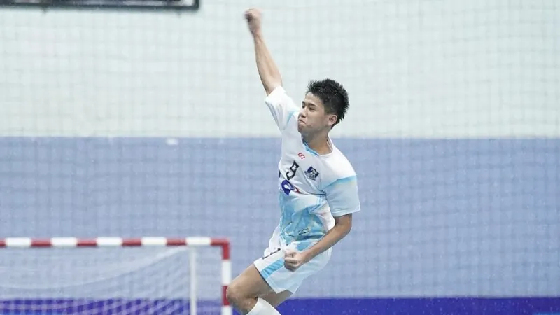 Niềm vui của Tuấn Việt khi ghi bàn thắng vàng đưa U20 Thái Sơn Nam TPHCM vào bán kết. 