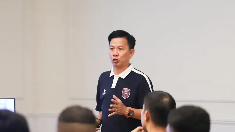 HLV Hoàng Anh Tuấn trở lại V-League sau 11 năm làm công tác huấn luyện ở các đội tuyển trẻ Việt Nam. 