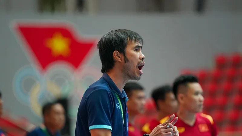 HLV Phạm Minh Giang trở lại với công việc đào tạo trẻ. 