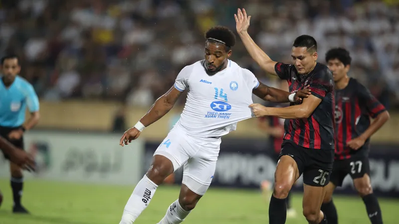 Nguyễn Xuân Son cùng Nam Định bị Bangkok Utd cầm hòa đáng tiếc. 