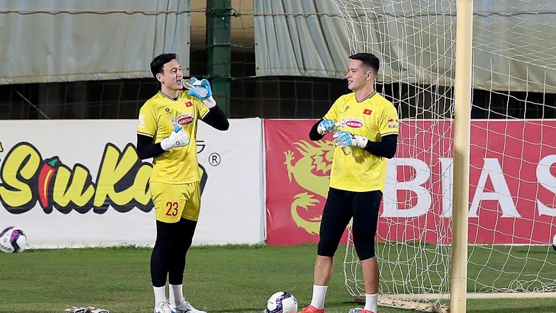 Đặng Văn Lâm (trái) và Filip Nguyễn đang cạnh tranh quyết liệt cho suất bắt chính tại ASEAN Cup 2024. 