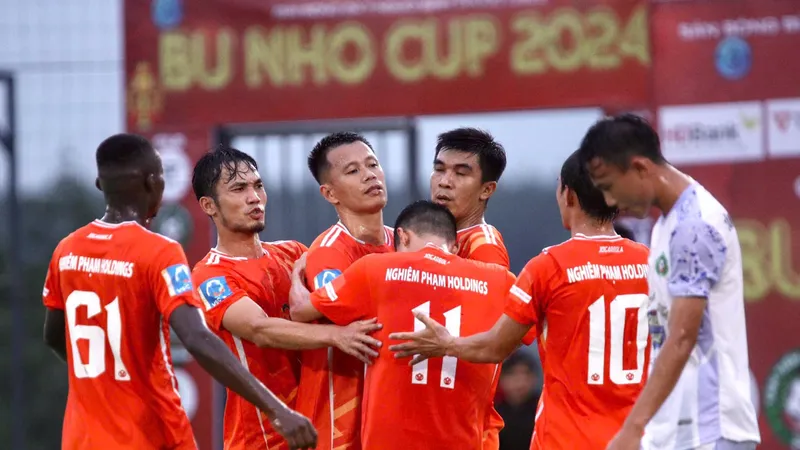 Cựu cầu thủ TMN.Cảng Sài Gòn Nguyễn Trần Mila khoác áo Nghiêm Phạm Holdings dự Bù Nho Cup 2024. 