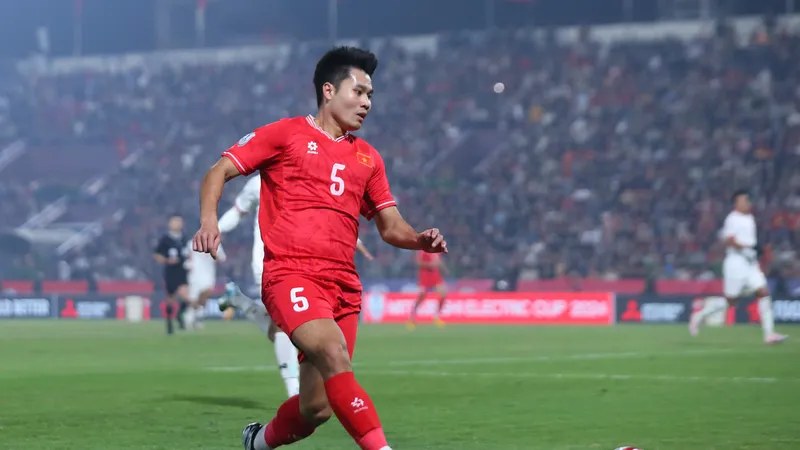 Trương Tiến Anh đang là hậu vệ phải có trạng thái sung sức nhất. ẢNH: MINH HOÀNG 