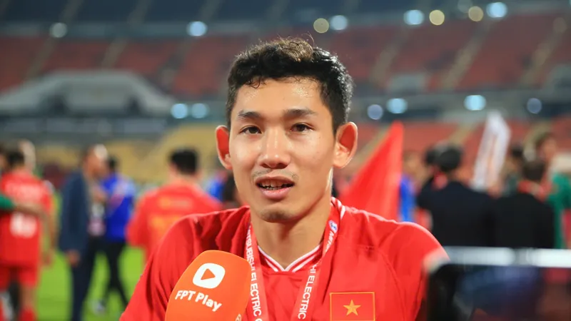 Hai Long vỡ òa cảm xúc khi ghi bàn thắng quyết định cho đội tuyển Việt Nam vào lưới Thái Lan. ẢNH: TÂM HÀ 