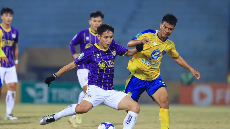 Đỗ Hùng Dũng cùng các cầu thủ Hà Nội FC có chuyến làm khách dự báo đầy khó khăn tại Đà Nẵng. 