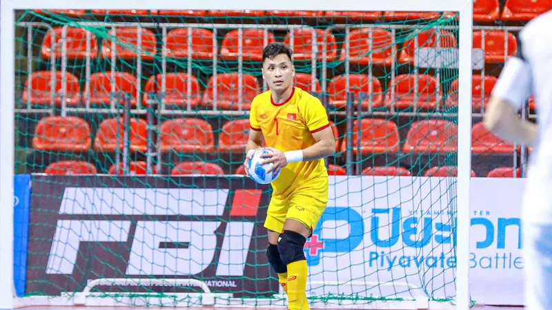 Thủ môn Hồ Văn Ý có năm thứ 7 liên tiếp vào danh sách rút gọn tốp 5 Quả bóng vàng futsal Việt Nam. 