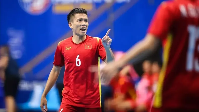 Tuyển thủ futsal Việt Nam Phạm Đức Hòa tái phát chấn thương. 