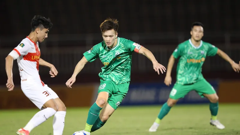Hoàng Đức tiếp tục toả sáng khi đoạt Quả bóng bạc Việt Nam 2024. ẢNH: DŨNG PHƯƠNG