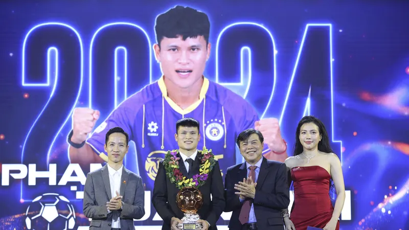 Gặp Đà Nẵng là trận đầu tiên của Phạm Tuấn Hải trên cương vị đương kim Quả bóng đồng Việt Nam 2024. ẢNH: DŨNG PHƯƠNG 
