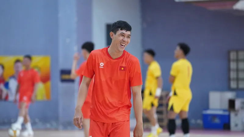 Đương kim Quả bóng vàng futsal Nguyễn Thịnh Phát rạng ngời trong ngày đội tuyển futsal Việt Nam hội quân. ẢNH: TÂM HÀ 