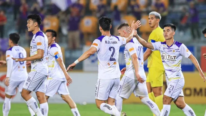 Đỗ Duy Mạnh ghi bàn mang về chiến thắng cho Hà Nội FC. ẢNH: MINH HOÀNG 