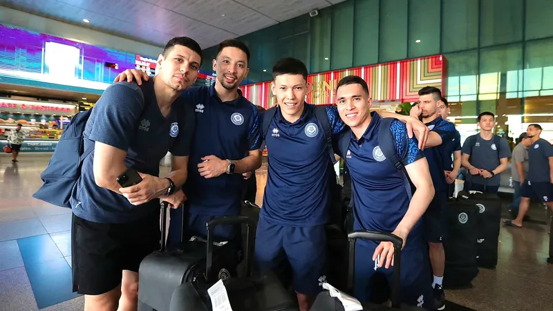 Đội tuyển futsal Kazakhstan đặt chân đến TPHCM. ẢNH: TÂM HÀ 