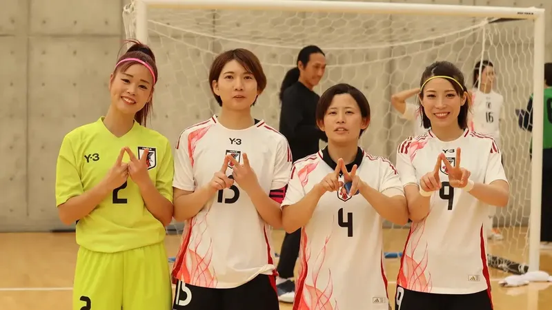 Yuria Sudo (áo xanh) là thủ môn số 1 của futsal nữ Nhật Bản. ẢNH: JFA 