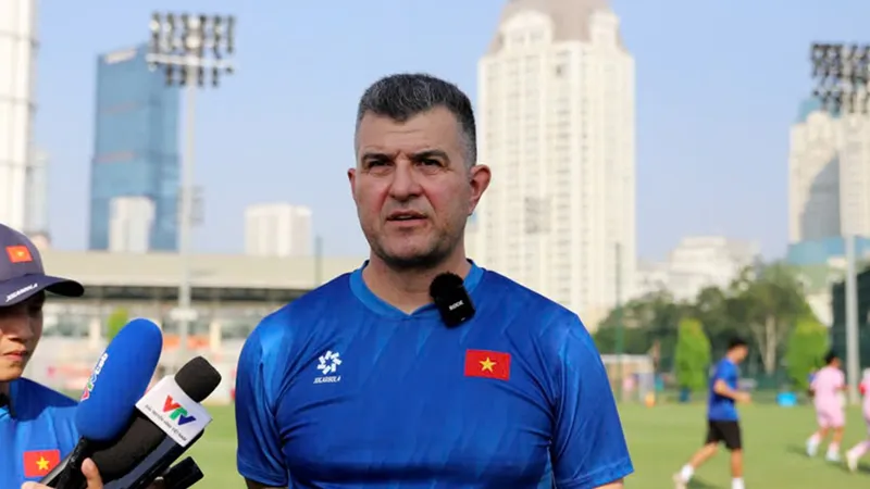 HLV Cristiano Roland được chọn dẫn dắt U16 Việt Nam. ẢNH: ĐOÀN NHẬT