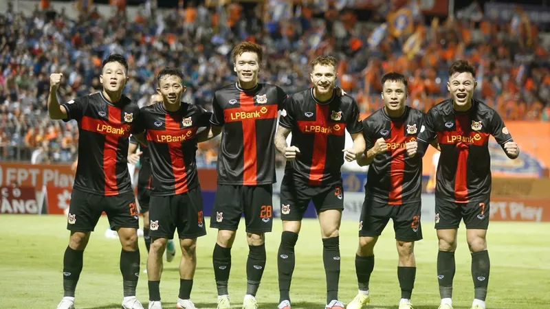 Tân binh Ninh Bình củng cố ngôi đầu sau vòng 3 V-League 2025-2026. ẢNH: DŨNG PHƯƠNG 