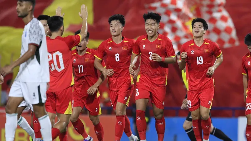 U23 Việt Nam ăn mừng bàn thắng mở điểm của Ngọc Mỹ. ẢNH: MINH HOÀNG 