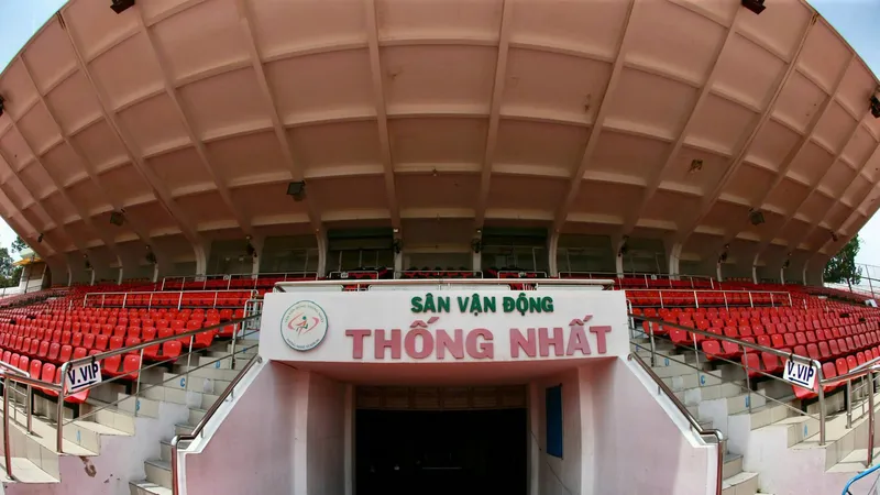 Sân Thống Nhất đón đội tuyển Việt Nam trở lại sau 3 năm. ẢNH: DŨNG PHƯƠNG 