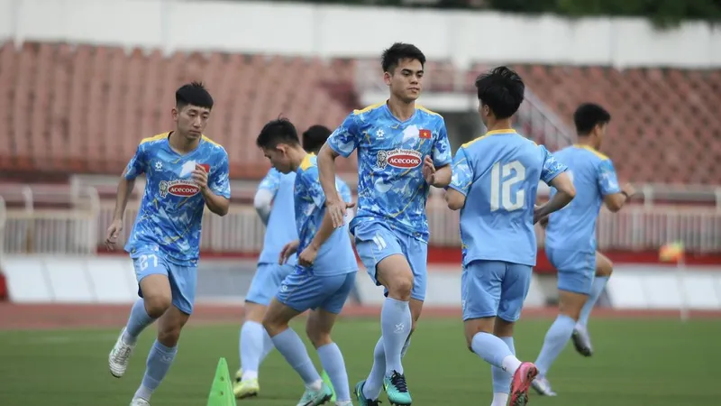 Tuyển thủ U23 Việt Nam Khuất Văn Khang được kỳ vọng ra sân thi đấu ở trận lượt về với Nepal. ẢNH: DŨNG PHƯƠNG 