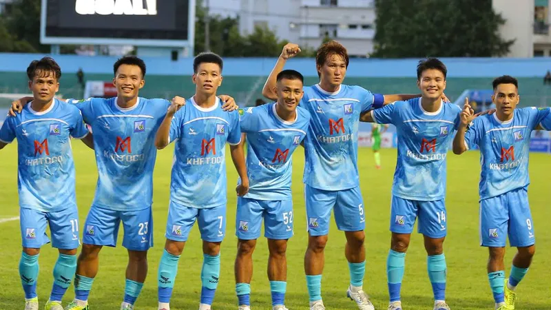 Các cầu thủ Khánh Hòa khởi đầu mùa giải 2025-2026 đầy thăng hoa. ẢNH: ANH TRẦN 