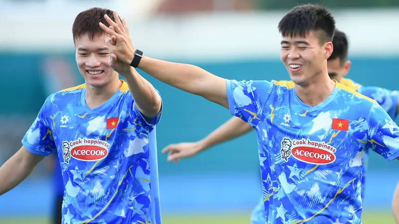 Bầu không khí tích cực của đội tuyển Việt Nam hướng đến trận gặp Lào. ẢNH: TÂM HÀ